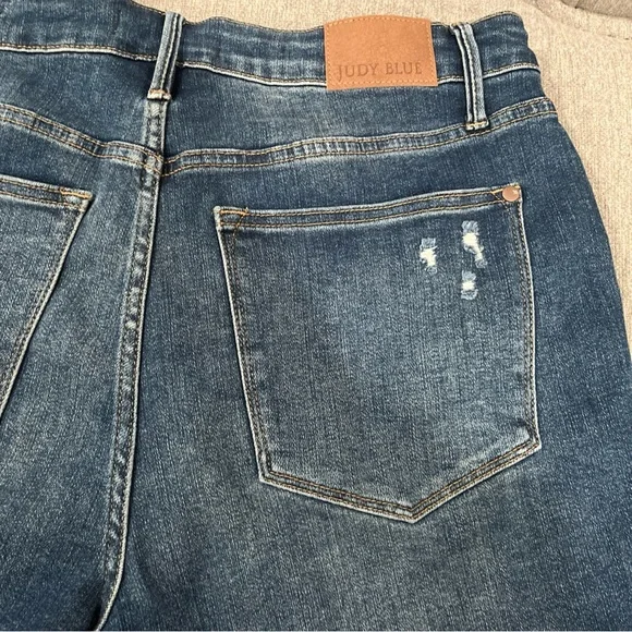 Judy Blue Dark Wash Jean Shorts - Picture 5 of 7